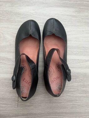 Taos Black Leather Mary Jane Comfort Flats Velcro Strap Supportive Work Shoes